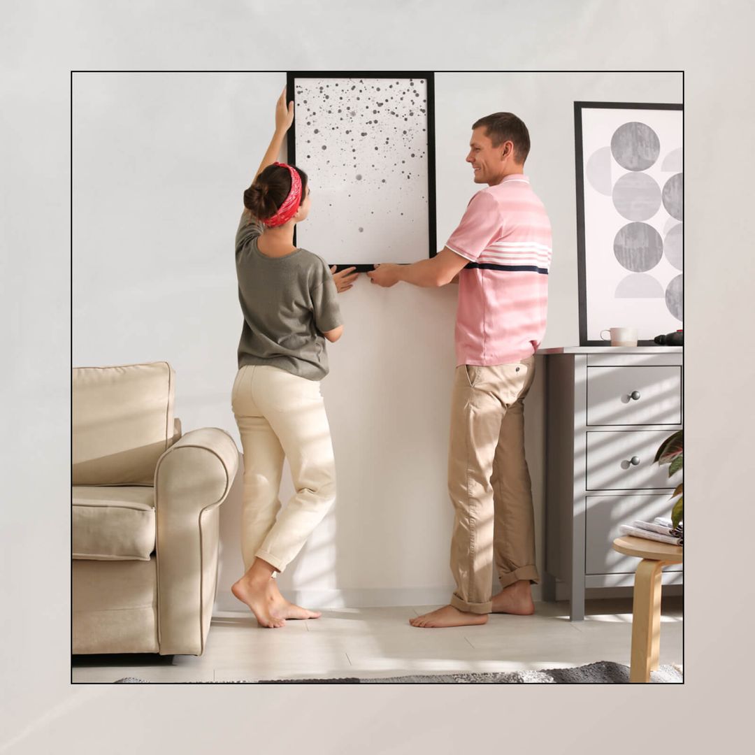 How To Arrange Pictures On A Wall According To Experts